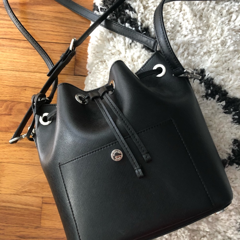MICHAEL KORS BUCKET BAG